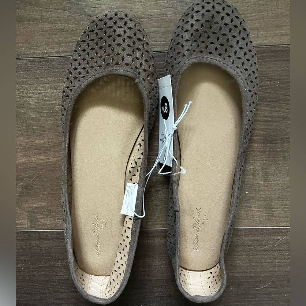 NWT Sz 8.5 Universal Thread Slip on Flat